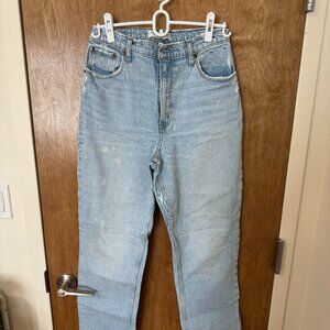 A&F Curve Love High Rise 90's Straight Jean